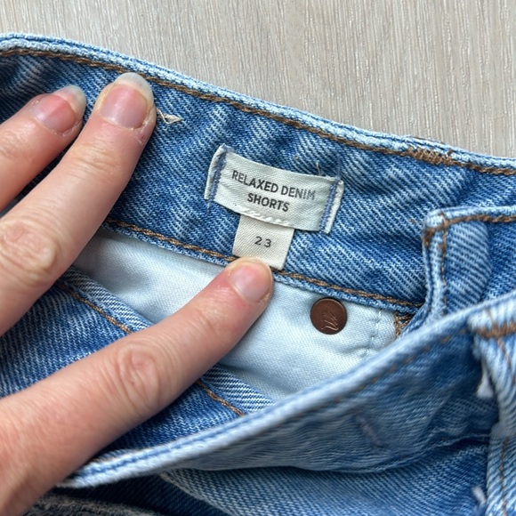 Madewell Relaxed Fit short (23, but will fit 24 waist well) - Picture 3 of 3